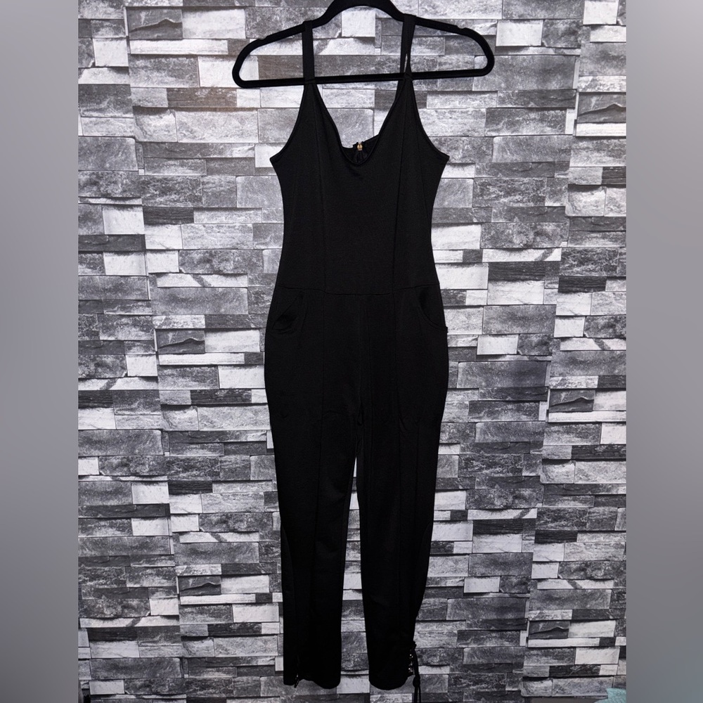 Chic Black Sleeveless Jumpsuit